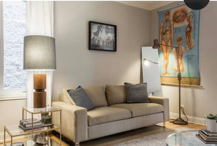 Stylish 5 bdrm| 11 beds| 12 min Train Walk gallery image 5