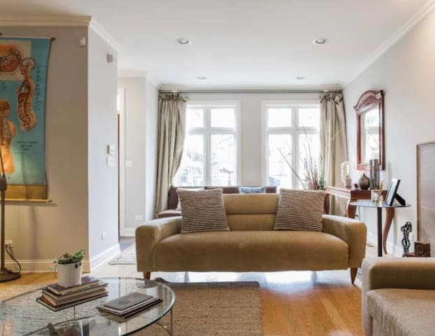 Stylish 5 bdrm| 11 beds| 12 min Train Walk gallery image 3