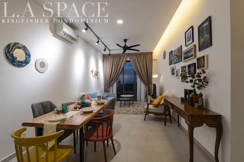 L. A Space Kingfisher Sandakan