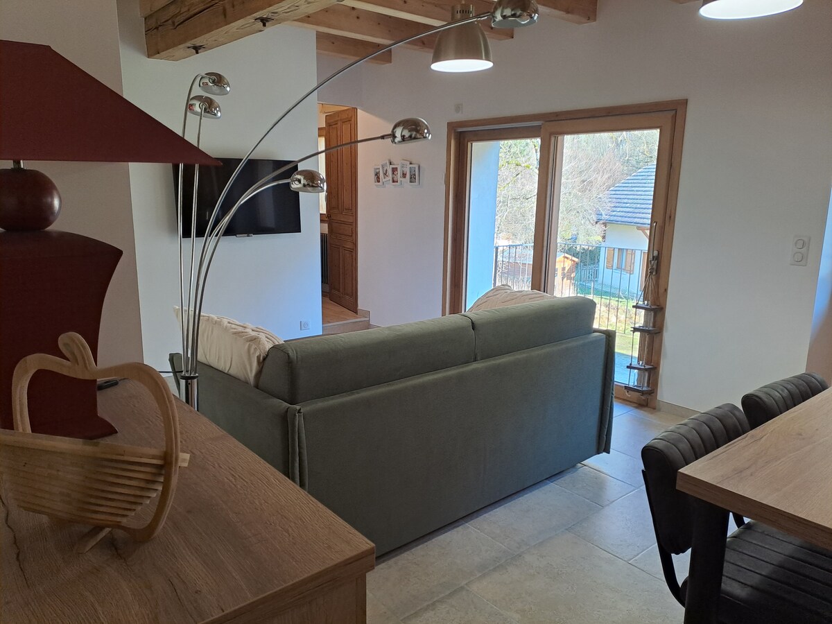Popular Airbnb listing: L'Appart des Grands Prés, between Lake and Mountains in Doussard