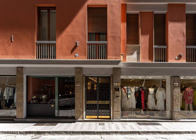 Luxury River with Terrace gallery image 5