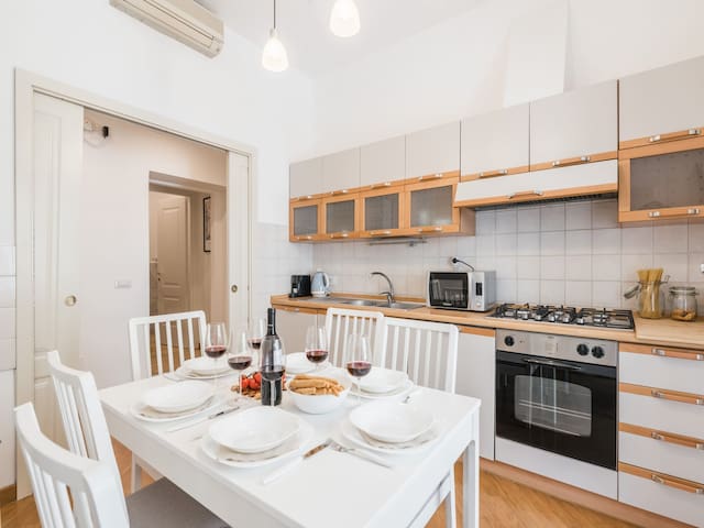 The Best Rent – Three-beroom flat near Colosseum