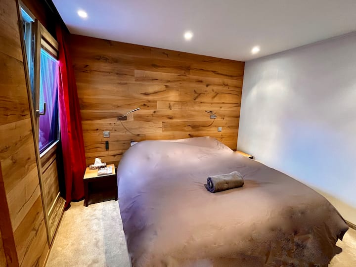 Chambre lit King size 180x200. Kvalitetna talijanska posteljina