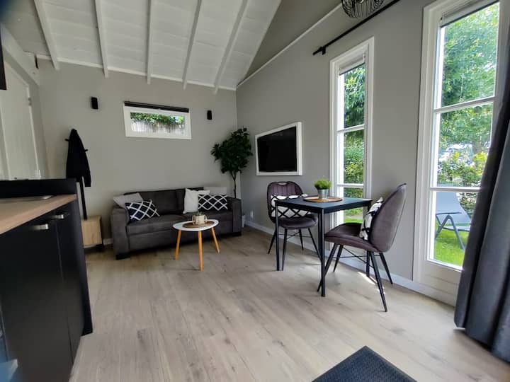 Luxe 2-persoons Chalet Bij Het Water. Adults Only. - Alphen aan den Rijn