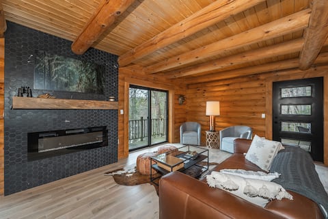NEW-
Hasbrook Hideaway Modern Lakeside Cabin