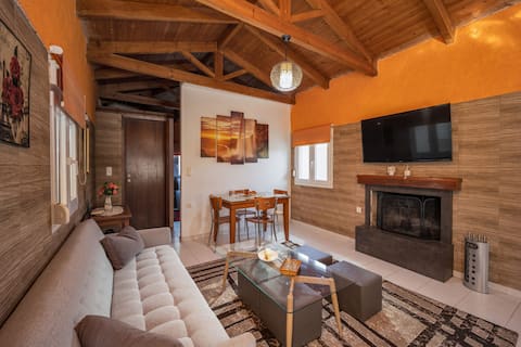 Top Airbnb: Garden House by Estia in Κοινότητα Καλλιθέας