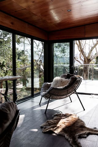A Tranquil Beach Retreat Among the Treetops