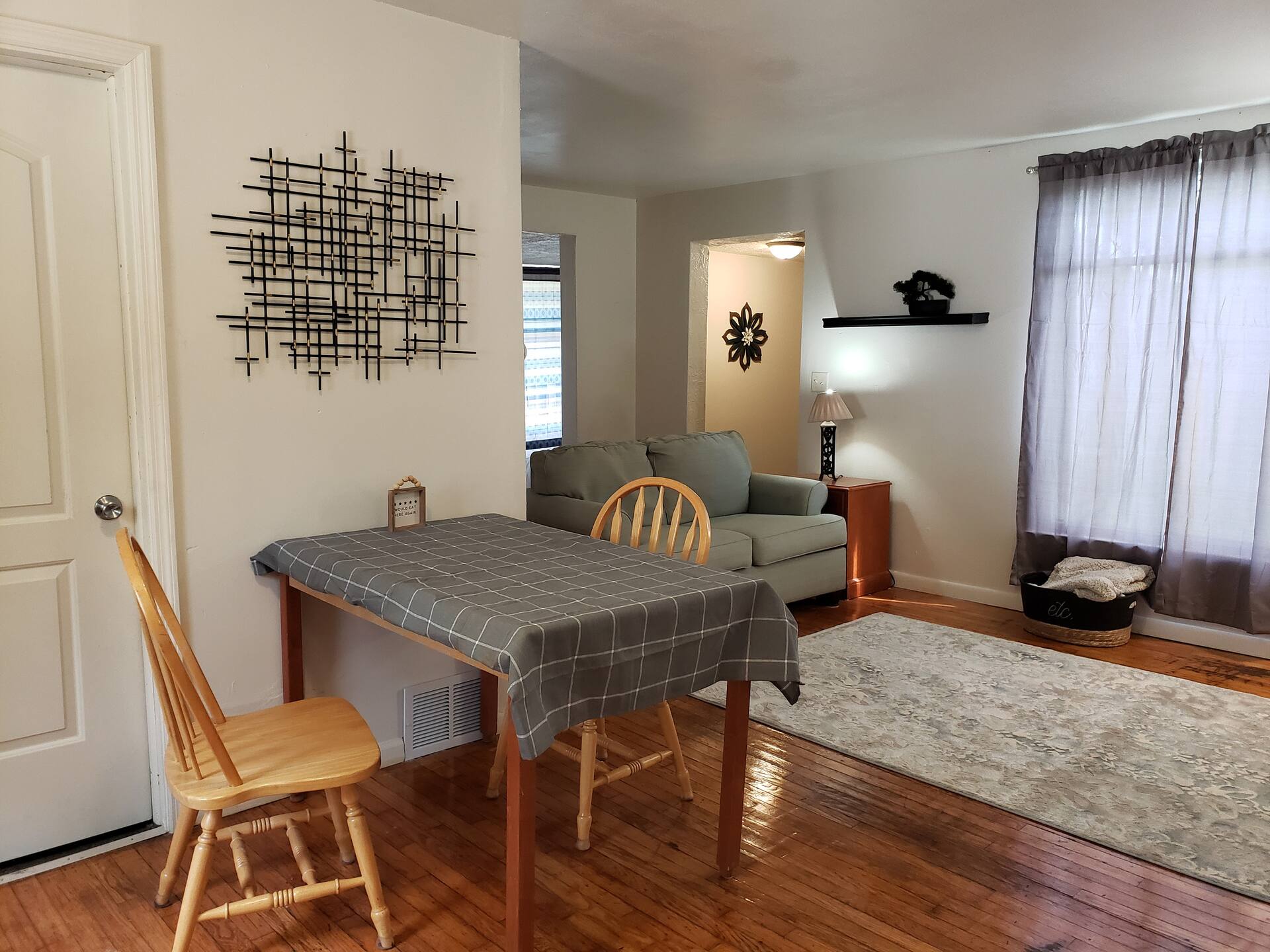 Private Entrance 1br whole unit