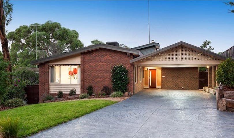 Spacious 4BR, 2BA, 1Study House with Serene Views gallery image 2