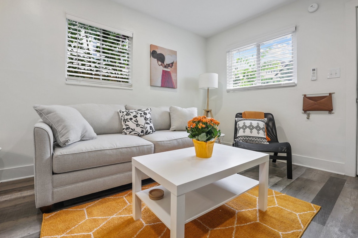 Მისაღები ოთახი (გასაშლელი დივანი)