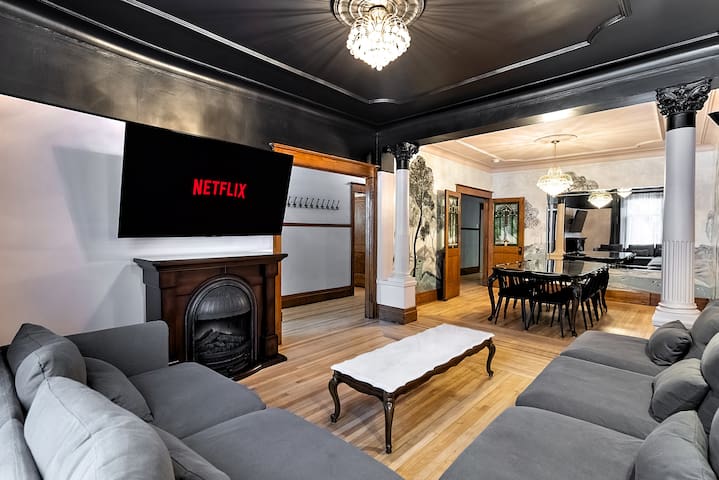 The Classic | Backyard | AC | Subway | Parking