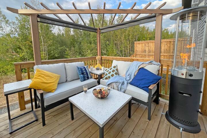 Soak, Play & Indulge: 4xTV Smart Home Retreat gallery image 4