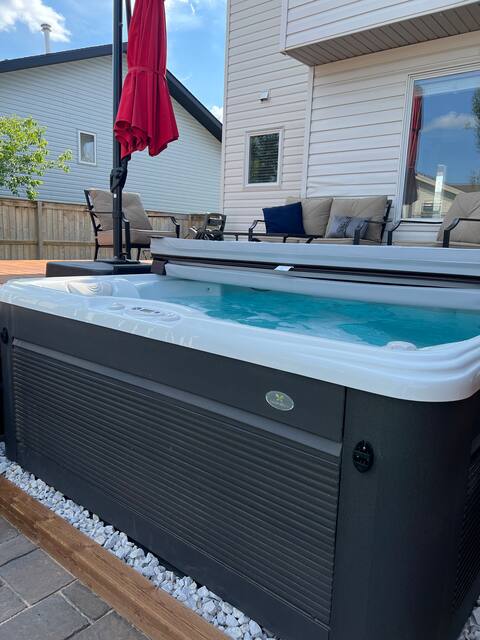 Oasis hot tub games min to beach