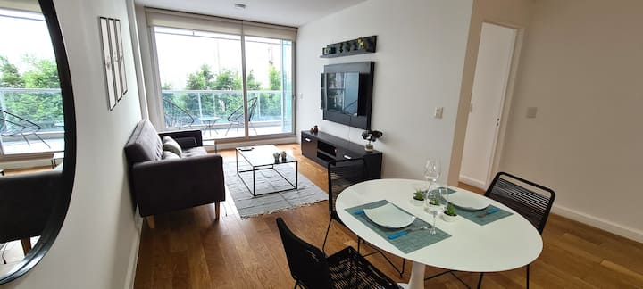 Living comedor con vista al balcón