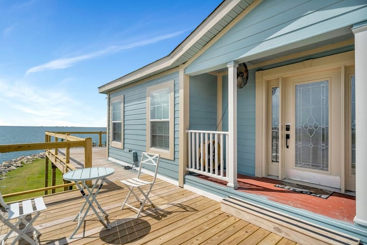 Family Friendly Waterfront Home | Private backyard