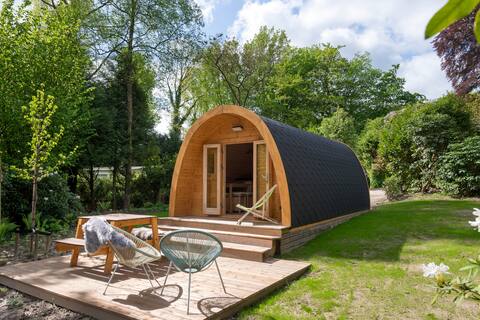 Wildlife spotting, lovely sunny garden with hammock