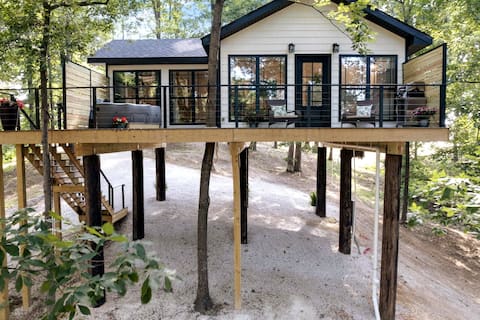 Twisted Sassafras Treehouse