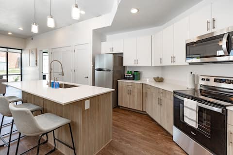 Luxury style 2 bed 2 bath apartment