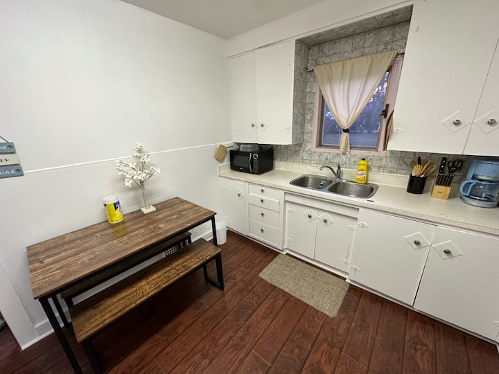 Quaint Little House w/Huge Yard Houses for Rent in Vulcan, Alberta