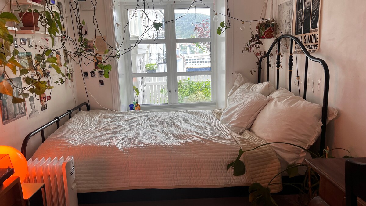 Спална соба 1, со брачен кревет (140 x 200 см)