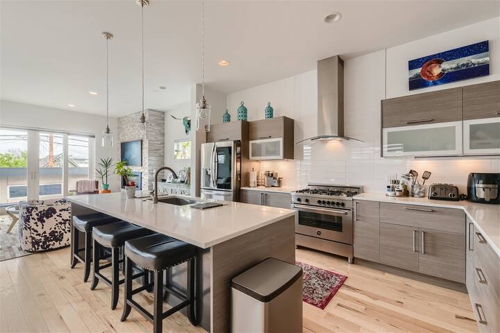Modern home in LoHi w/ Patio gallery image 2