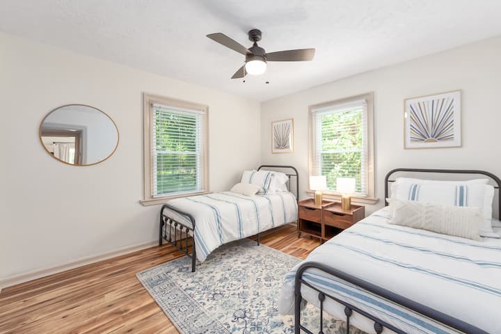 Guest bedroom with two twin beds
