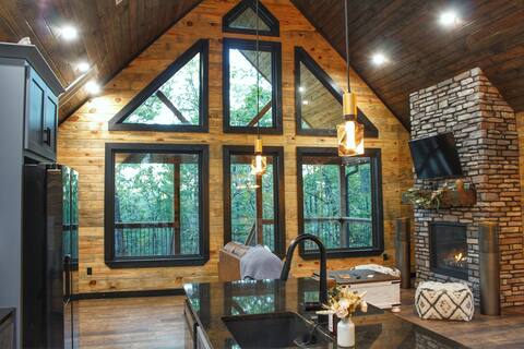 Luxury Cabin adjoining Robber's Cave State Park