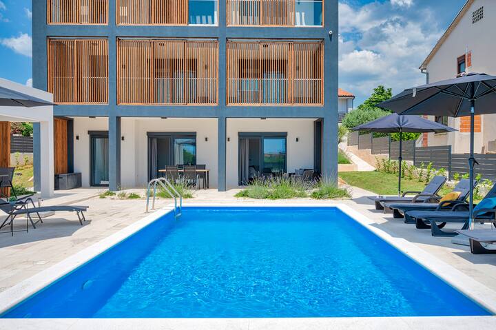 Apartment Sofia I with a private pool I close to the beach