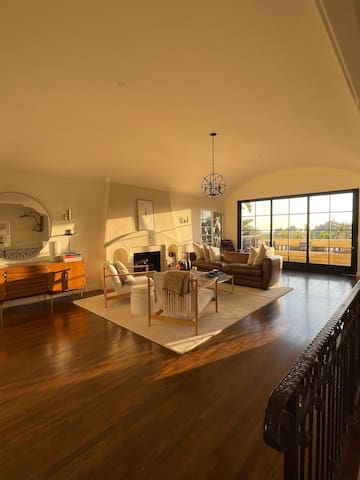 Quiet Vista in Hollywood Hills gallery image 3