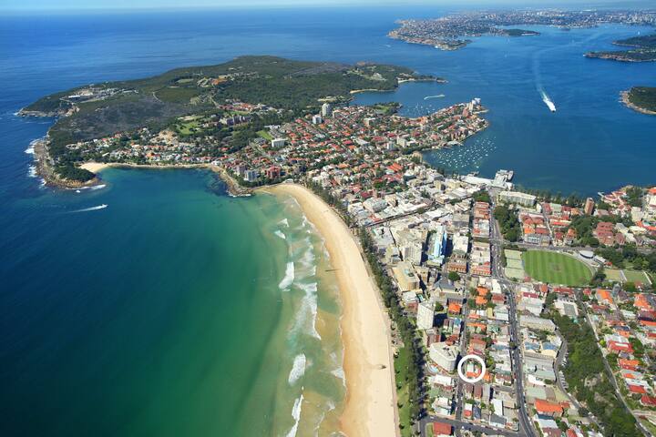 Ultimate Luxury Just 100 Steps from Manly Beach gallery image 2