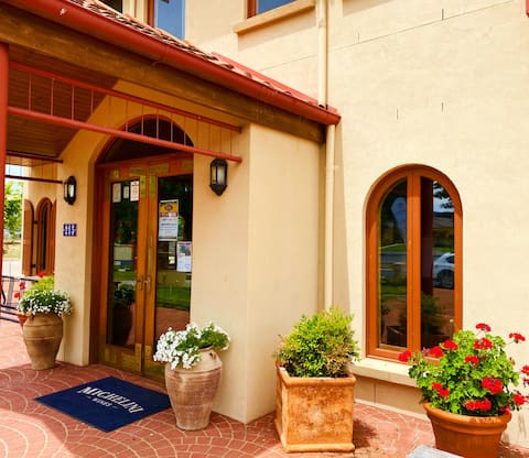 Tuscan Villa in Myrtleford