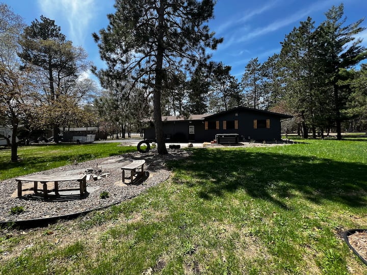 Nisswa Hideaway• Downtown• Perfect for 2 families!