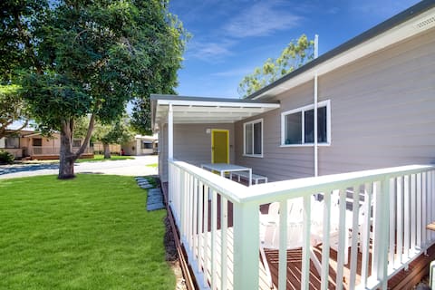 Successful Airbnb property: The Yellow Door Cottage in Albury City Council