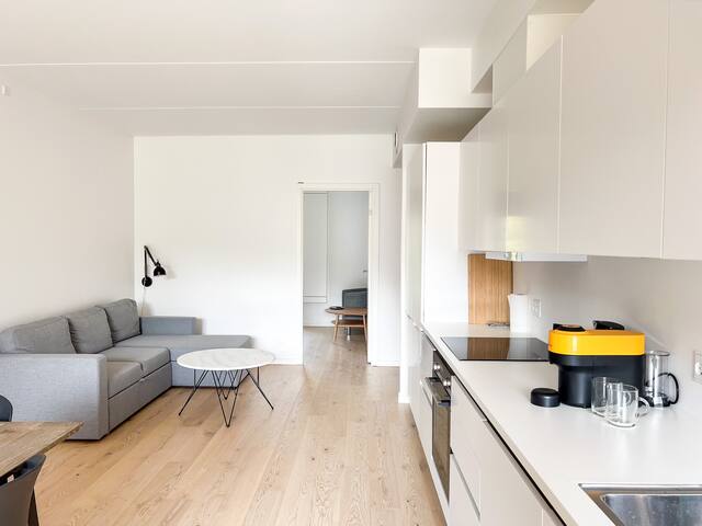 Minimalist 3-Bedroom Apt-Urban Comfort + Courtyard gallery image 5
