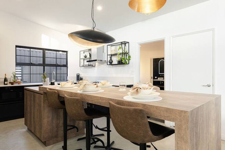 CrowdControl · 3 Luxe Villas in One Location gallery image 2