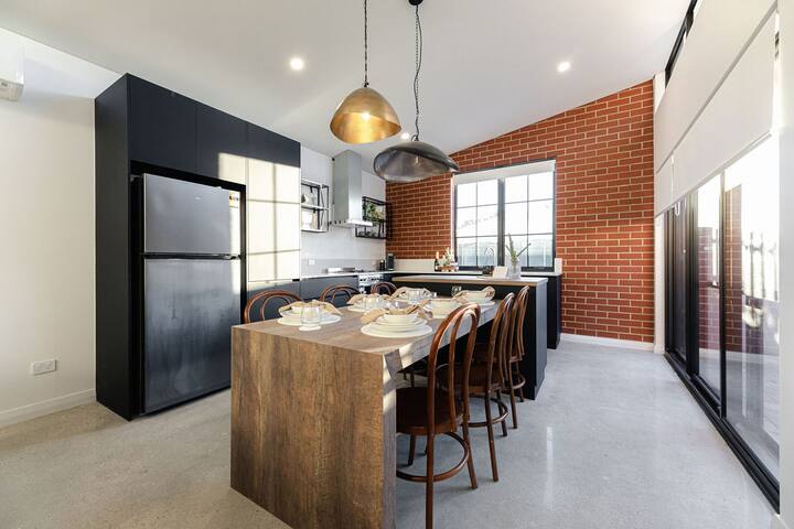 CrowdControl · 3 Luxe Villas in One Location gallery image 3