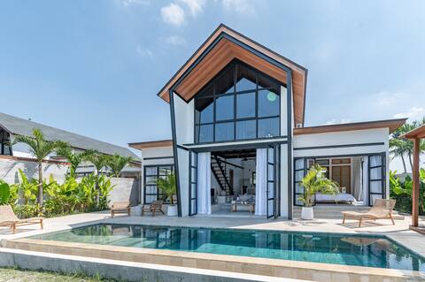 Serene Luxury Escape Surrounded by Rice Fields
