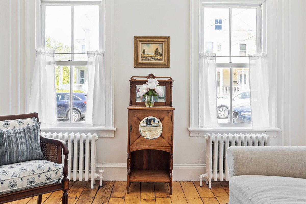 Popular Airbnb listing: Rivertown Rowhouse: 3 bed Townhouse w Private Yard in Hudson