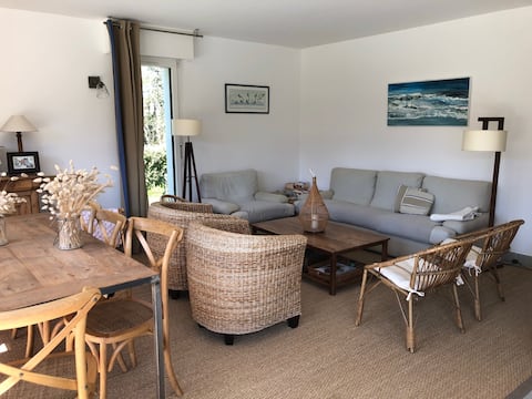 Top performing Airbnb: Large garden villa 100 m from the sea, south-facing in Wissant