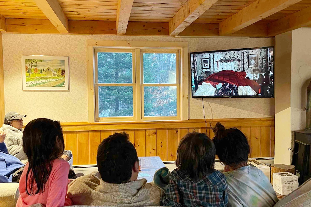 Sebule ya ghorofa ya kwanza na tv