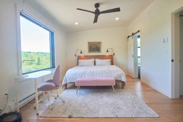 غرفة نوم أساسية/سرير كينج