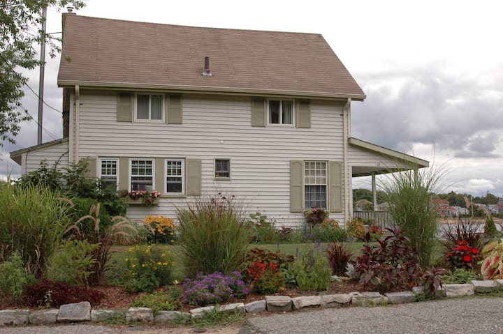 Waterfront 3 Bedroom Beach House - Wareham, MA
