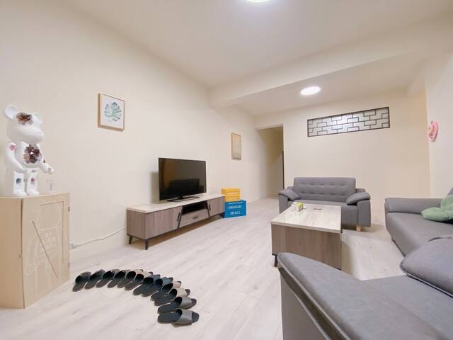 【東區商圈】6~8人房 / 3房一衛 / SOGO百貨/ MRT忠孝復興或敦化5~6Mins gallery image 4