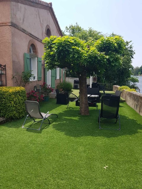 Charming house on the banks of the Tarn.