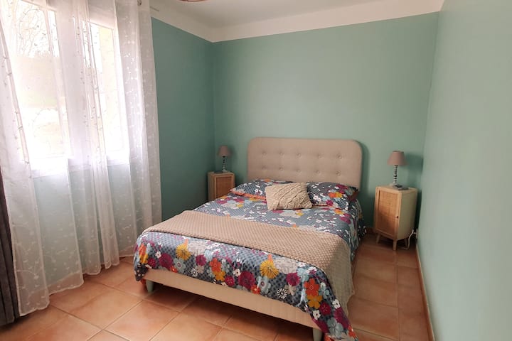 غرفة نوم 1 بسرير 140 × 190