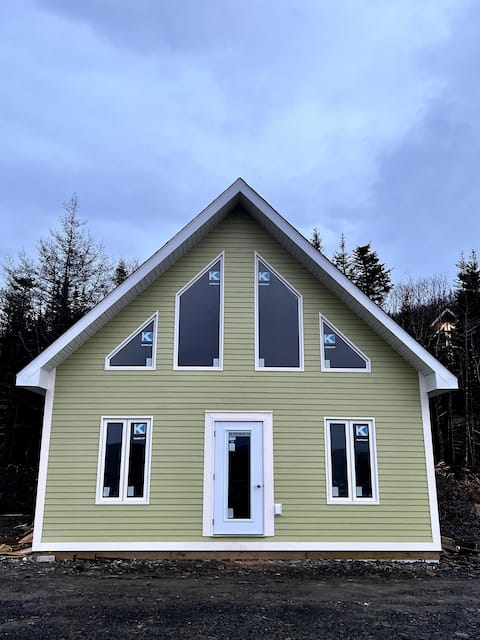 Bamburys Hillside Chalets - The Dill Pickle Chalet