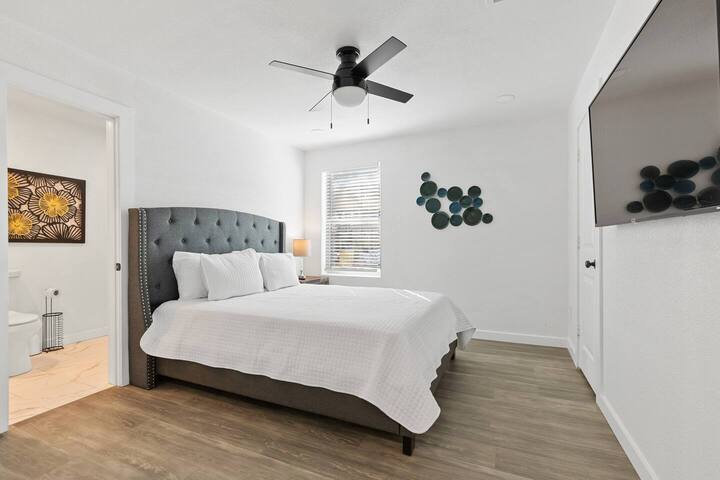 Spacious TCU 2 Living Rooms, 4BD gallery image 4