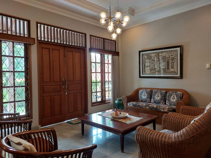 Sarèh Villa.  3bd Villa With Pool. - Semarang