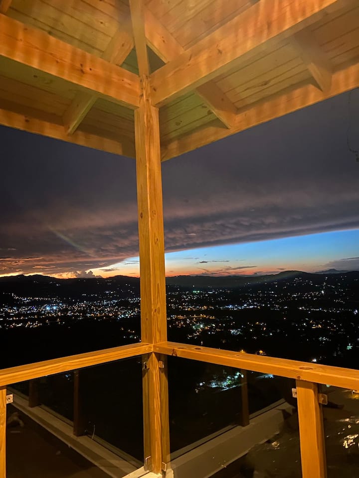 منظر من شرفة الغرفة الرئيسية. 