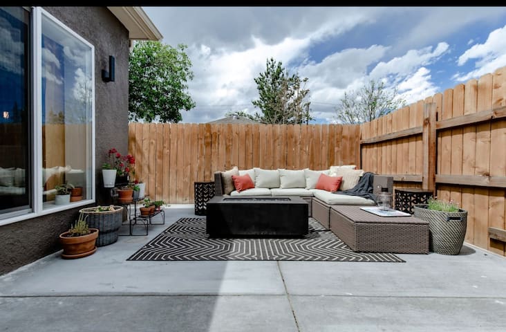 Unique 5* Denver Designer home w/ outdoor Oasis gallery image 3